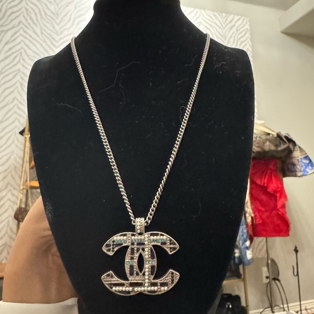 Authentic Chanel Bijoux Fantasie Necklace
On 24” drop chain